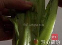 豆豉鲮鱼油麦菜的做法图解1
