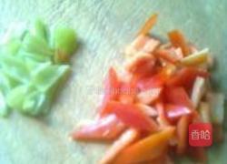 虾仁木耳青红椒的做法图解2