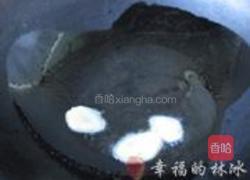 白萝卜丝鲫鱼汤的做法图解2