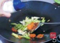 胡萝卜炒西芹的做法图解5