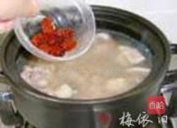 罗汉果百合鸡汤的做法图解5