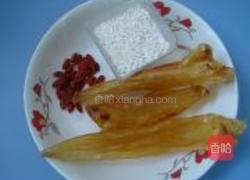 花胶枸杞糯米粥的做法图解1