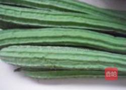 蒜香丝瓜的做法图解1