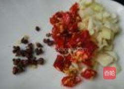 酸笋辣炒毛豆的做法图解3