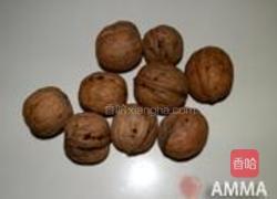 老醋核桃仁的做法图解1