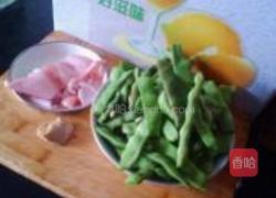 肉皮烧扁豆的做法图解1