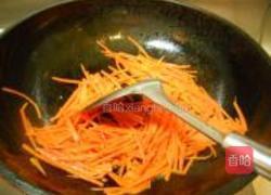 胡萝卜丝炒银鱼的做法图解3
