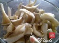 快手鲜蘑丝瓜蛋汤的做法图解2