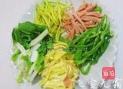 什锦炒面的做法图解2