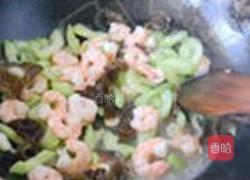 西芹炒虾仁的做法图解6