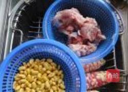 黄豆玉米炖蹄髈的做法图解1