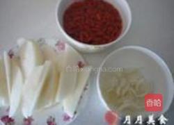 雪梨银耳百合汤的做法图解3