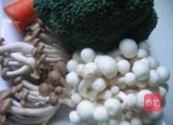 鲍汁烩双菇的做法图解1