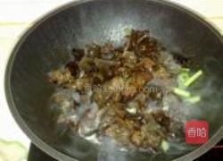 芹菜肉片炒木耳的做法图解5