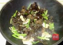 芹菜肉片炒木耳的做法图解6