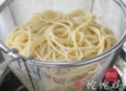 黑椒牛柳炒意面的做法图解2