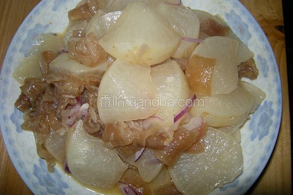 炸肉皮炖萝卜