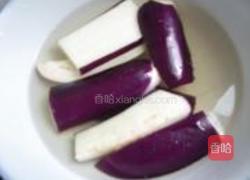 凉拌手撕茄条的做法图解1