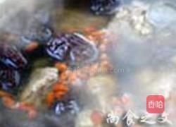 红枣杞菊猪骨汤的做法图解3