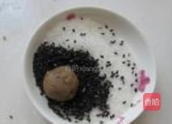 咖啡黑芝麻酥球的做法图解7