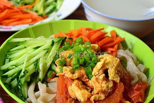 鸡蛋杂蔬手擀面