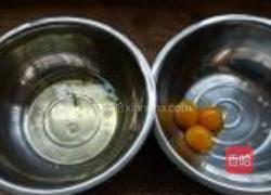 戚风小蛋糕的做法图解1