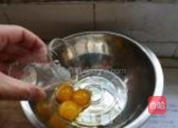 戚风小蛋糕的做法图解3