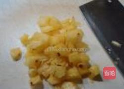 菠萝海鲜焗饭的做法图解2