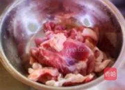 白菜猪肉饺子的做法图解1