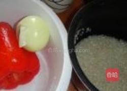 红椒圆葱焖饭的做法图解2