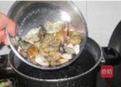 蛤蜊汤河粉的做法图解2