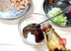 香辣热拌面的做法图解2