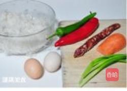 蛋蔬腊味饭的做法图解1
