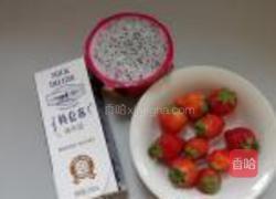火龙果草莓奶昔的做法图解1
