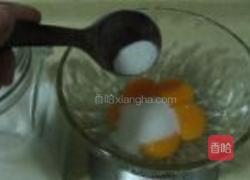 戚风蛋糕的做法图解2