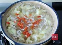 雪耳枸杞煲香梨的做法图解6