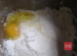 黑芝麻餐包的做法图解1