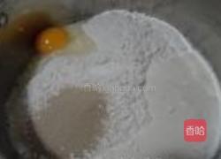 至尊培根大虾披萨的做法图解1