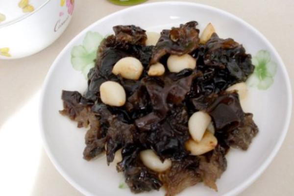 大蒜烧木耳的精选做法 - 精选菜单 - 香哈网移动版