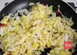 胡萝卜卷心菜炒馒头的做法图解7