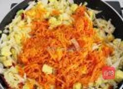 胡蘿卜卷心菜炒饅頭的做法圖解8