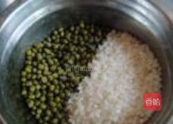 大米绿豆粥的做法图解1