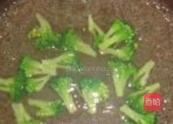 三文鱼鸡蛋炒饭的做法图解3