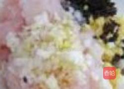 榨菜鱼肉小煎饺的做法图解2