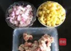 红烧肉焖饭的做法图解1