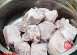 海带枸杞排骨汤的做法图解2