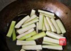 丝瓜木耳烩彩面的做法图解5