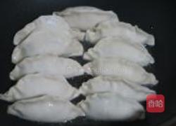 圆白菜鲜肉锅贴的做法图解22