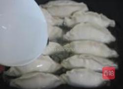 圆白菜鲜肉锅贴的做法图解23