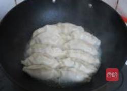 圆白菜鲜肉锅贴的做法图解24